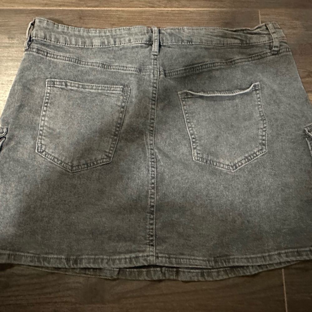 Mini skirt - Picture 2 of 3